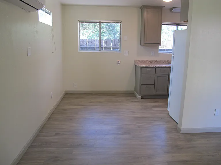 1517 Arbutus Ave #1 — Photo 3