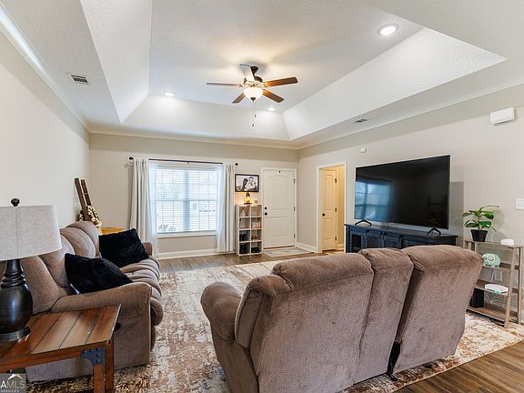 5th image of 87 N Moody Dr