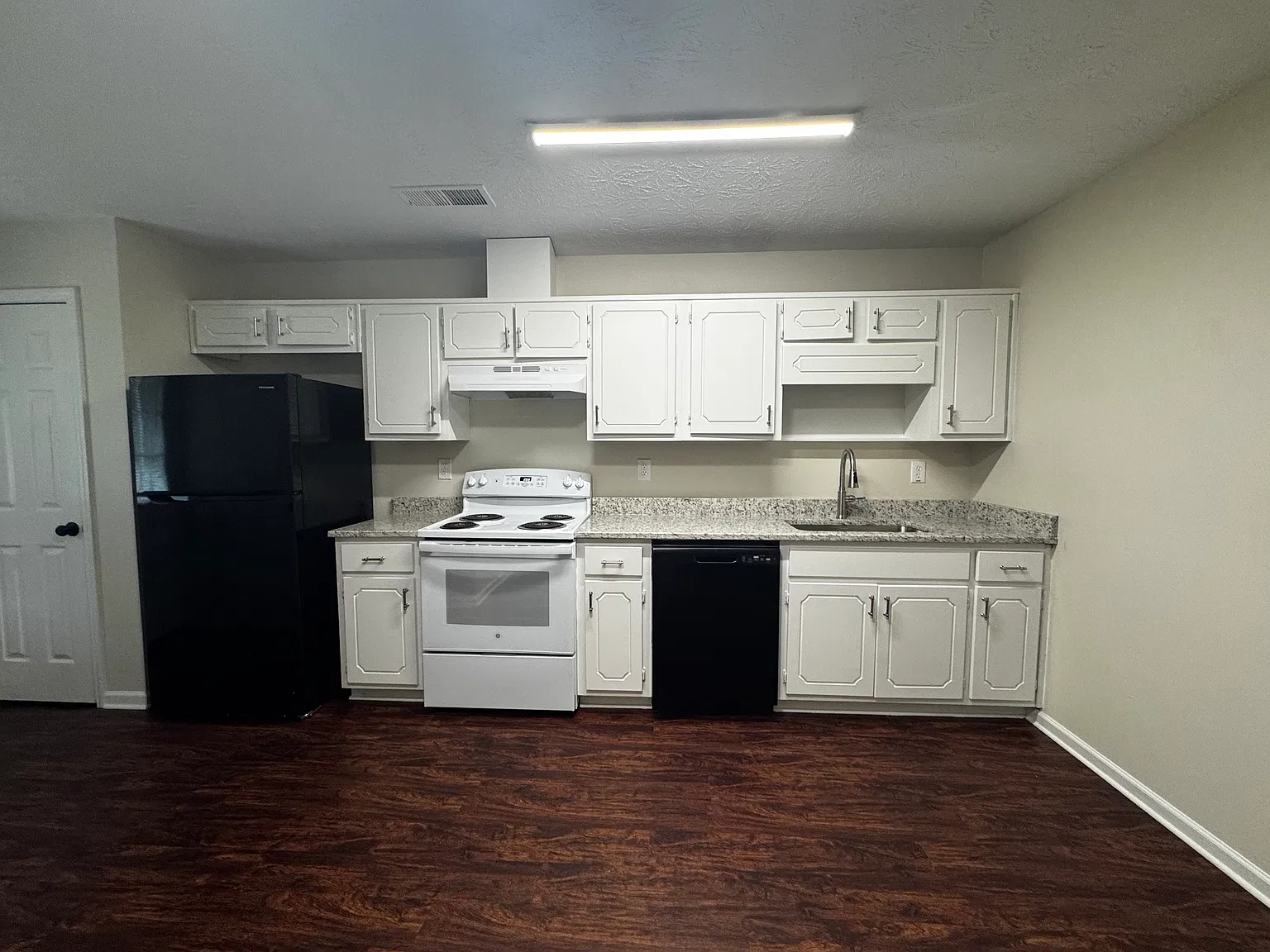 2 bed, 945 sqft, $1,300 — Photo 4