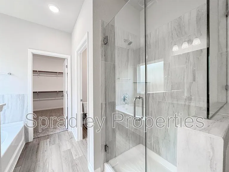 2716 Fox River Dr — Photo 15