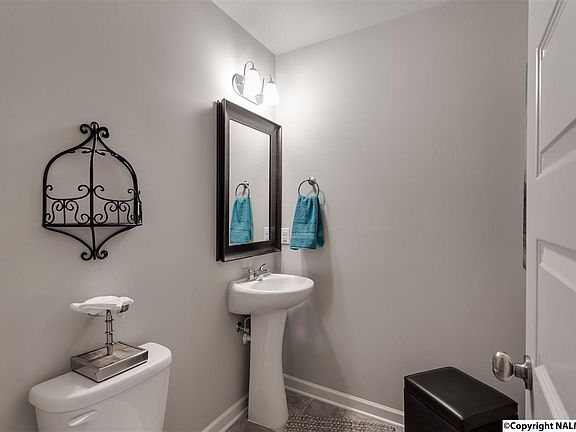 5th image of 213 Sedgewick Dr