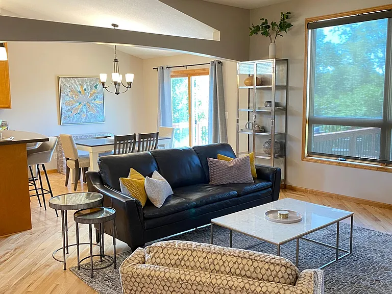 3109 Tamarack Ln SE — Photo 2
