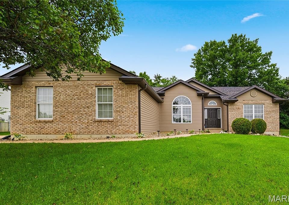 1st image of 129 Fleur De Lis Dr