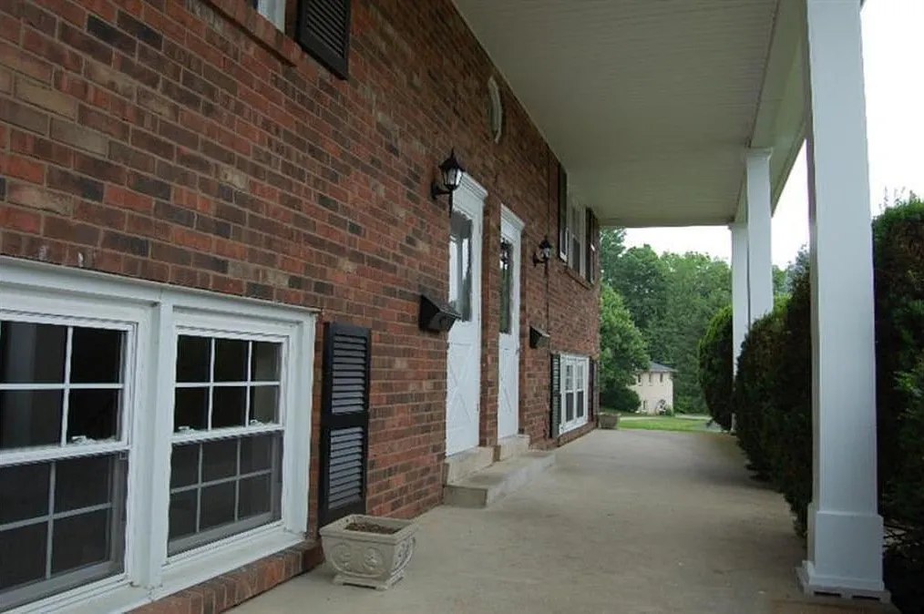2 bed, 1.5 bath, 1450 sqft, $1,650 — Photo 3
