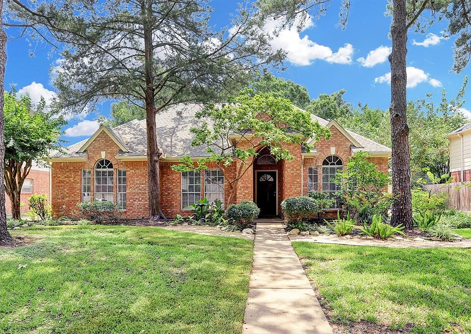 Lovely single story all brick home zoned to the top Elementary and Middle schools in Copperfield.