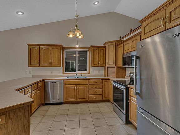 5th image of 1812 Maple Ln