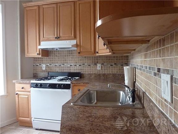 3rd image of 420 E 21st St APT 203