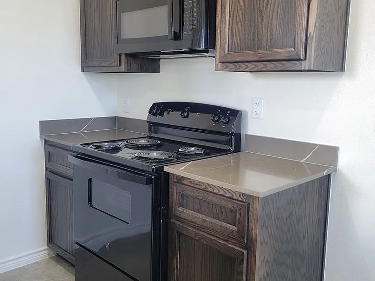 2329 Zanoletti Dr — Photo 40