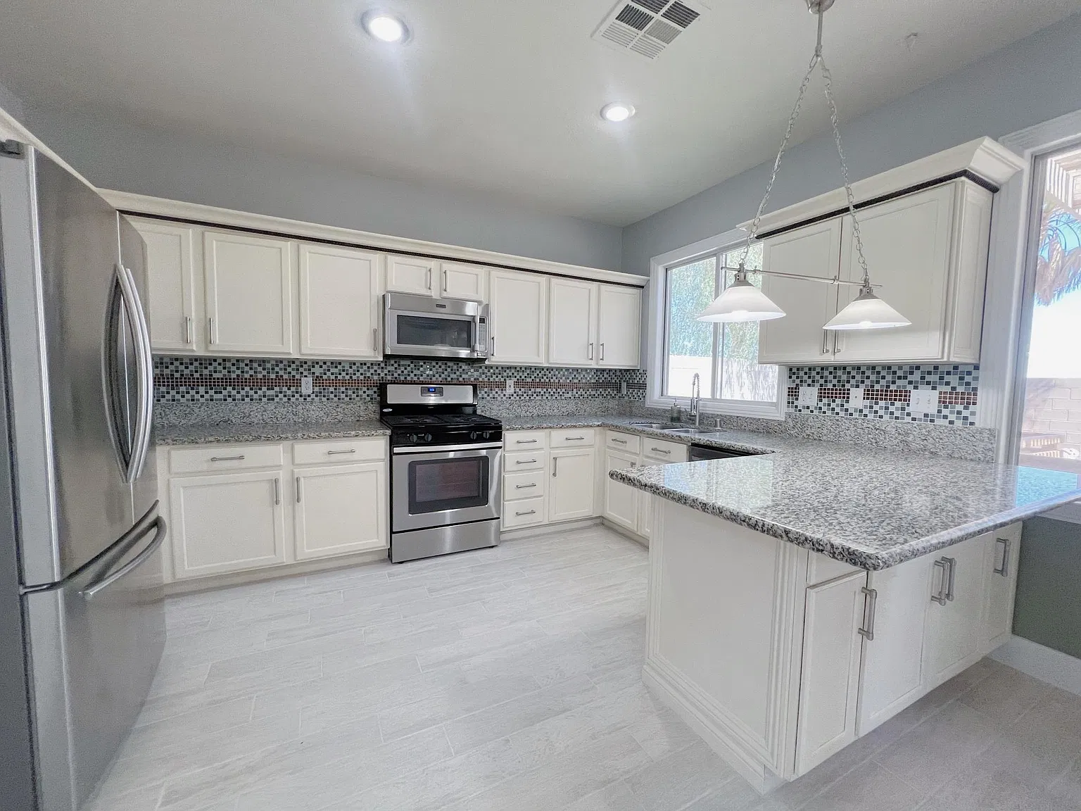 3 bed, 2005 sqft, $2,399 — Photo 1