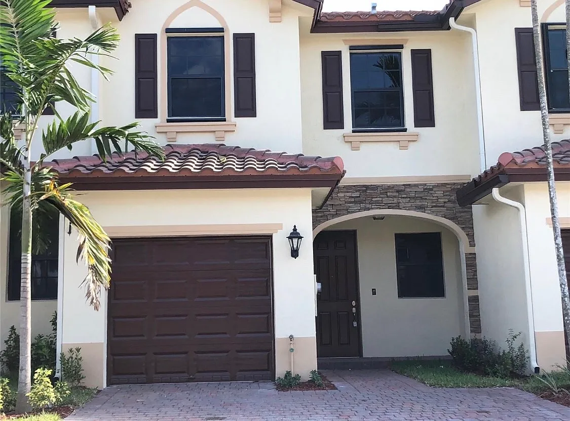 3 bed, 2.5 bath, 1407 sqft, $2,450 — Photo 1