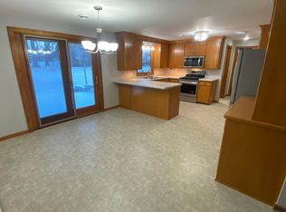 933 Alpine Dr, Green Bay, WI 54311