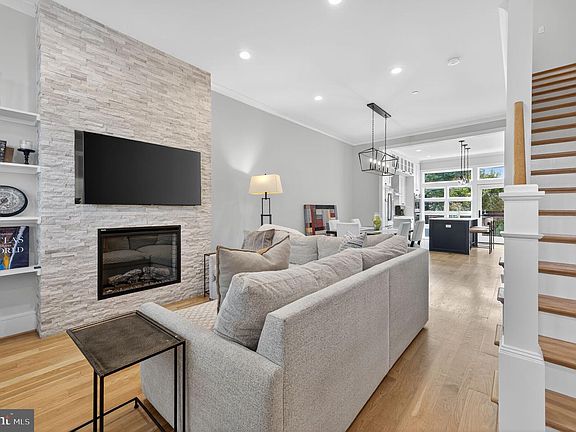 2nd image of 1309 D St SE