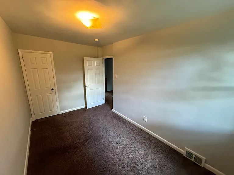 71 Suburban Ln — Photo 4