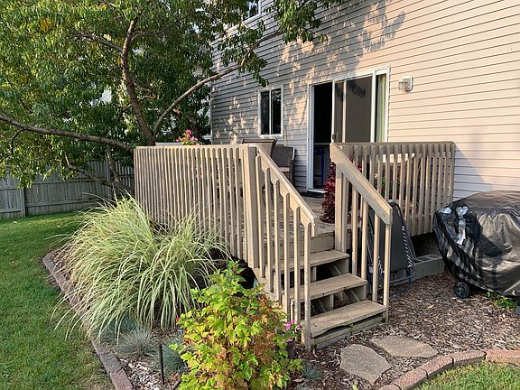 4th image of 355 SE Crabapple Dr