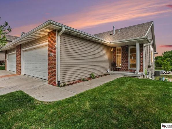 8604 Ridge Hollow Dr, Lincoln, NE 68526
