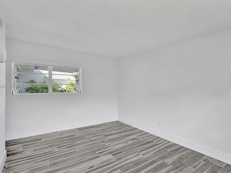 19260 NE 22nd Ave — Photo 32