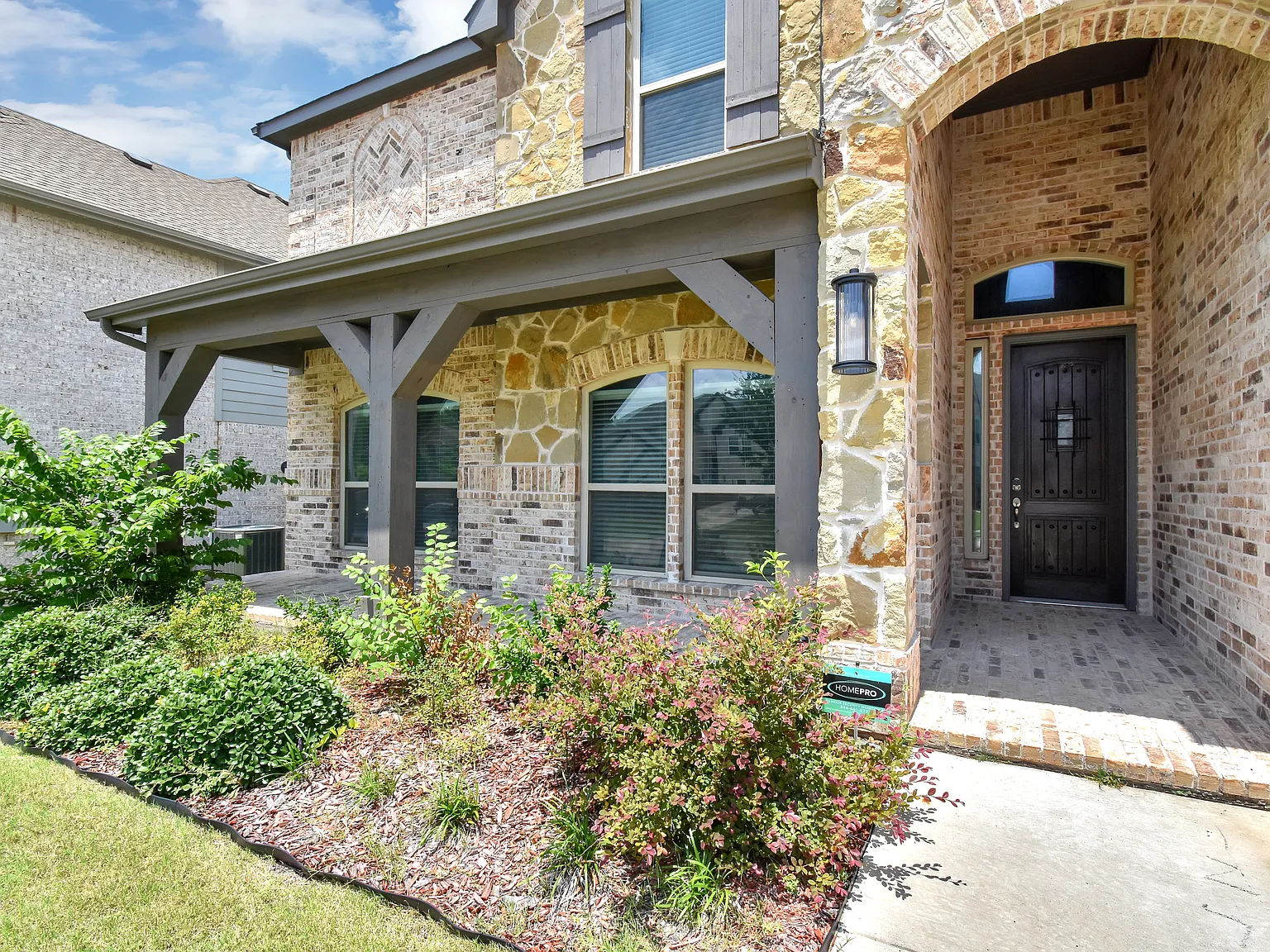 5 bed, 4200 sqft, $4,000 — Photo 3