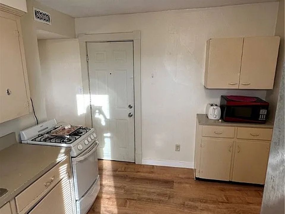 1st image of 709 Baldwin St Floor 1-2