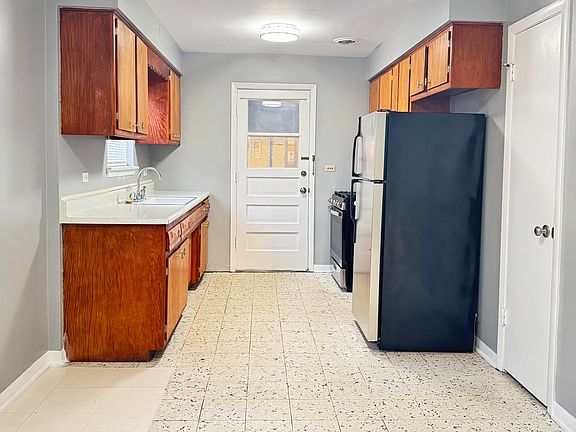 KITCHEN WITH NEW STAINLESS STELL STOVE AND FRIDGE WITH EAT IN KITCHEN / DINING AREA