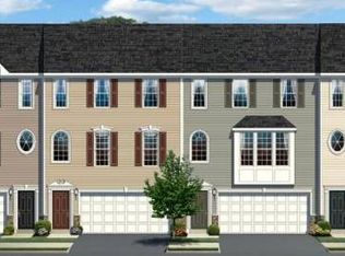 12 Regency Dr, Mount Holly, NJ 08060