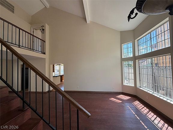 5th image of 921 Greystone Dr