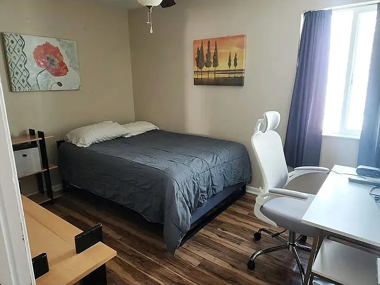 1304 Summit St #208 — Photo 9