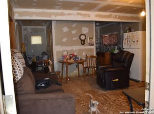 600 Garden Dr, Poteet, TX 78065