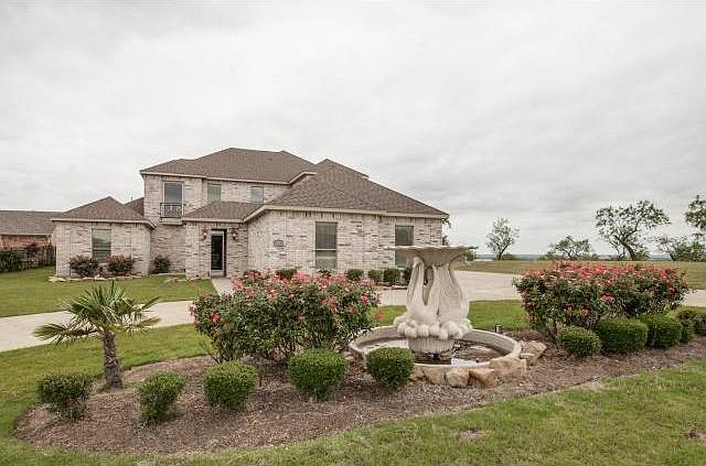 1st image of 463 Breezeway Ct
