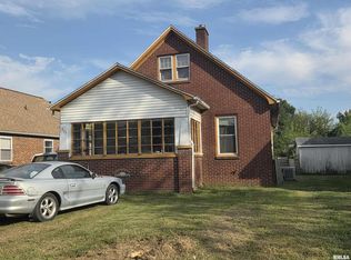 633 Oak St, Carmi, IL 62821