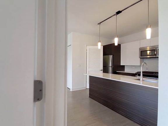 4th image of 100 N Garland Ct #1403