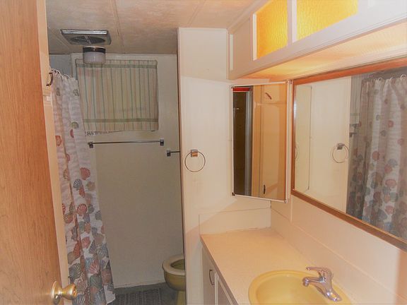 Great bathroom space!