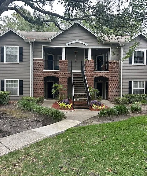 10000 Gate Pkwy N #2211 — Photo 1