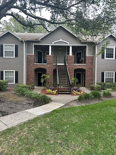 10000 Gate Pkwy N Photo 1