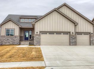 2611 NW Ridgewood Dr, Grimes, IA 50111