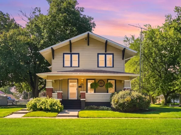 105 E Pleasant Valley St, Sigourney, IA 52591