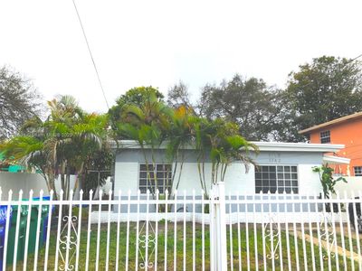 1740 NW 41st St, Miami, FL, 33142