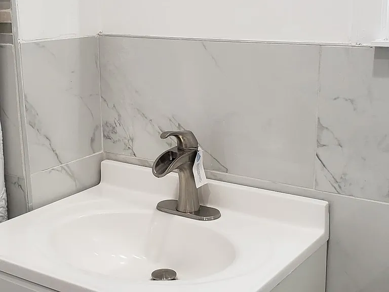 305 Woodside Ave #2 — Photo 24