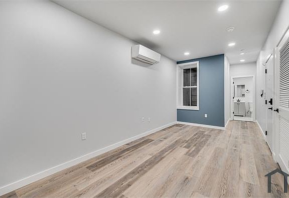 5th image of 1611 W Girard Ave #1