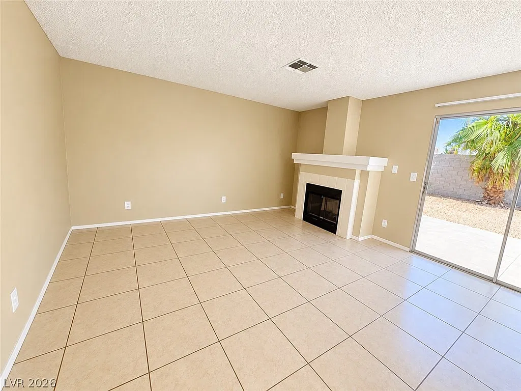 4 bed, 2.5 bath, 2043 sqft, $2,147 — Photo 3
