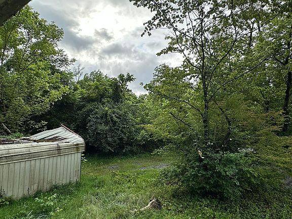 3rd image of 2407 Walnut Street West Ext