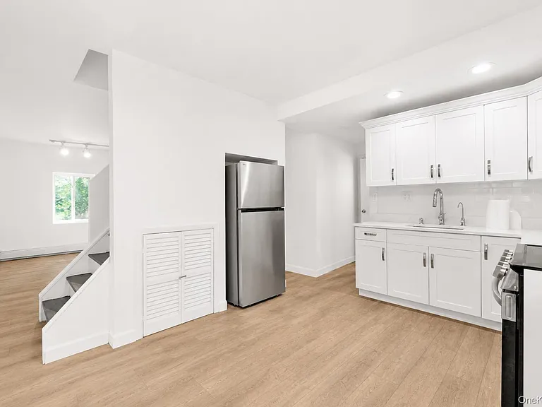 60 Morris Ave — Photo 11