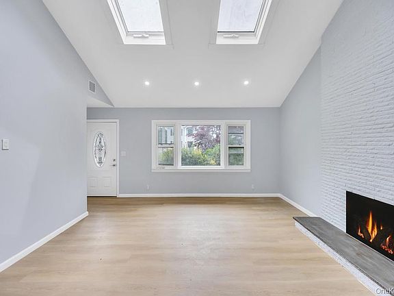 5th image of 59 E Cedar Street