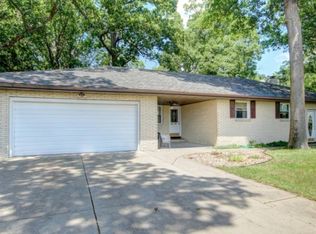 102 W Grand Ave, Saint Joseph, IL
