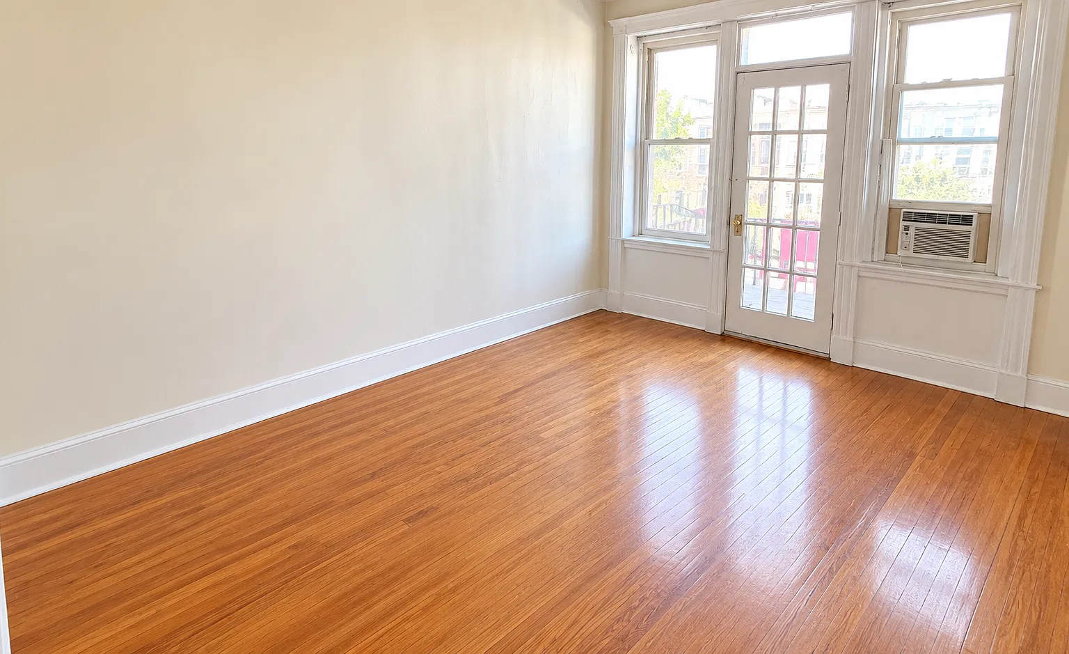 2 bed, 650 sqft, $2,200 — Photo 1