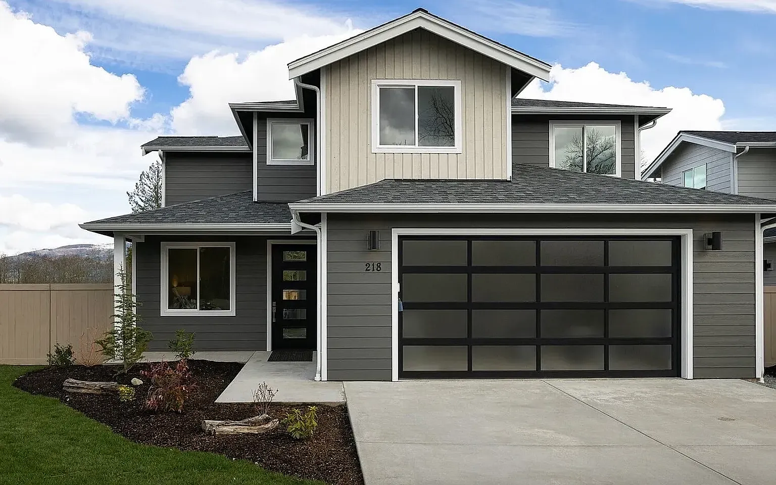 4 bed, 2569 sqft, $4,100 — Photo 1