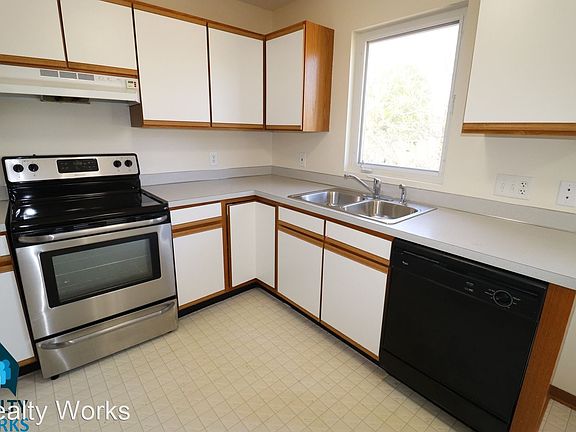 4th image of 4820 Hillside St #1