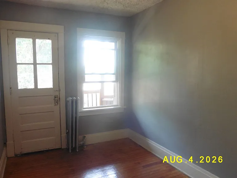 1527 Catherine St — Photo 9