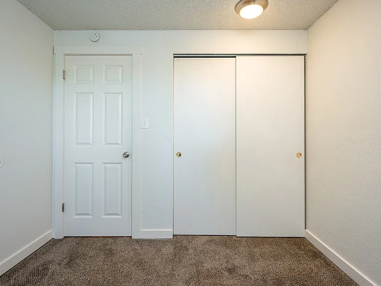 Arlo on 10th |Bedroom