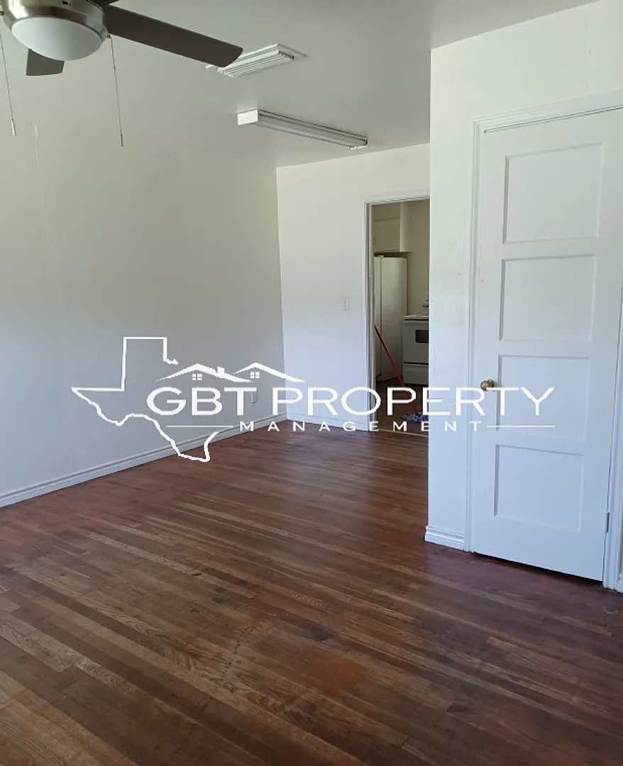 Obie 1 - 308 N. Dallas St. — Photo 2