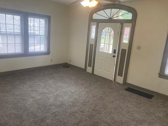 414 W Crawford Ave — Photo 3